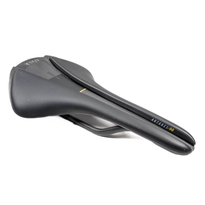 Fi'zi:k Antares 00 Versus Evo Saddle